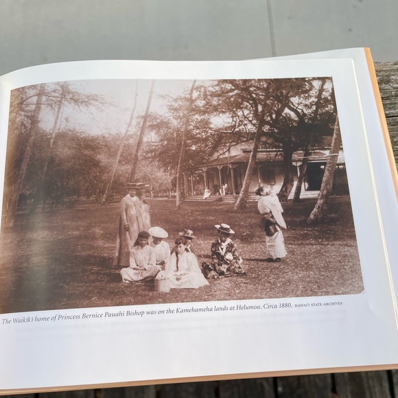 Waikiki Images of Yesteryear Pictorial History Hardcover Book - Picture 6 of 9
